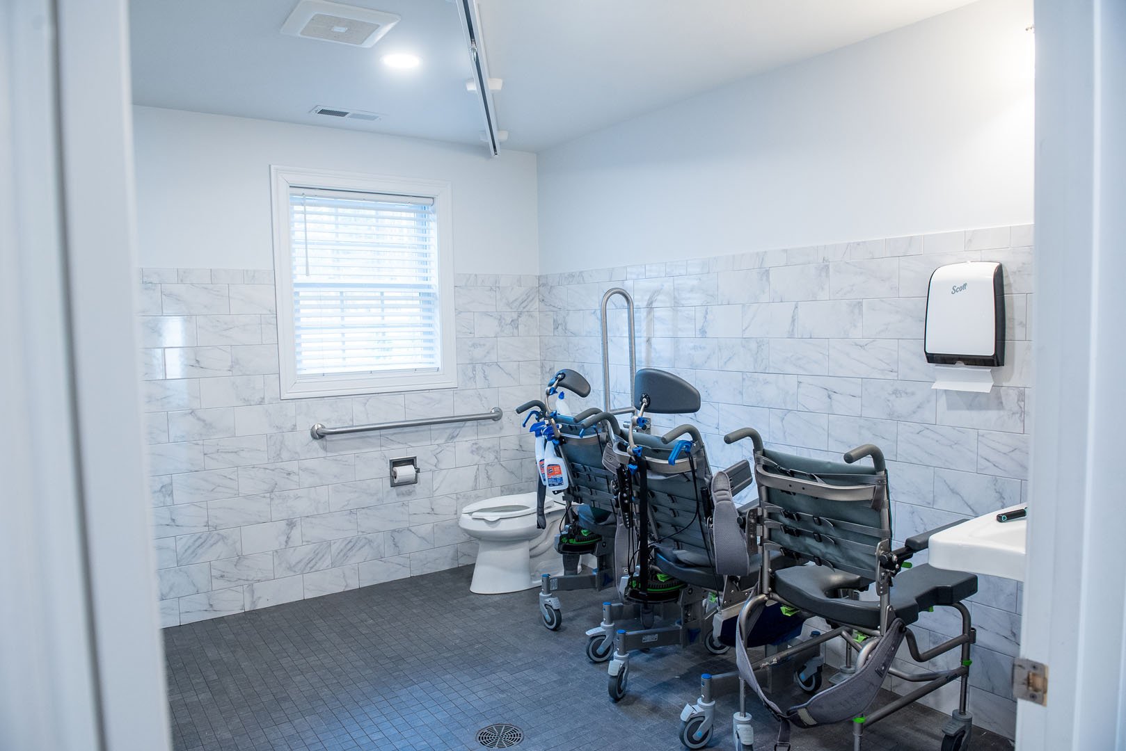picture of an accessible bathroom with roll-in shower wheelchairs & grab bars